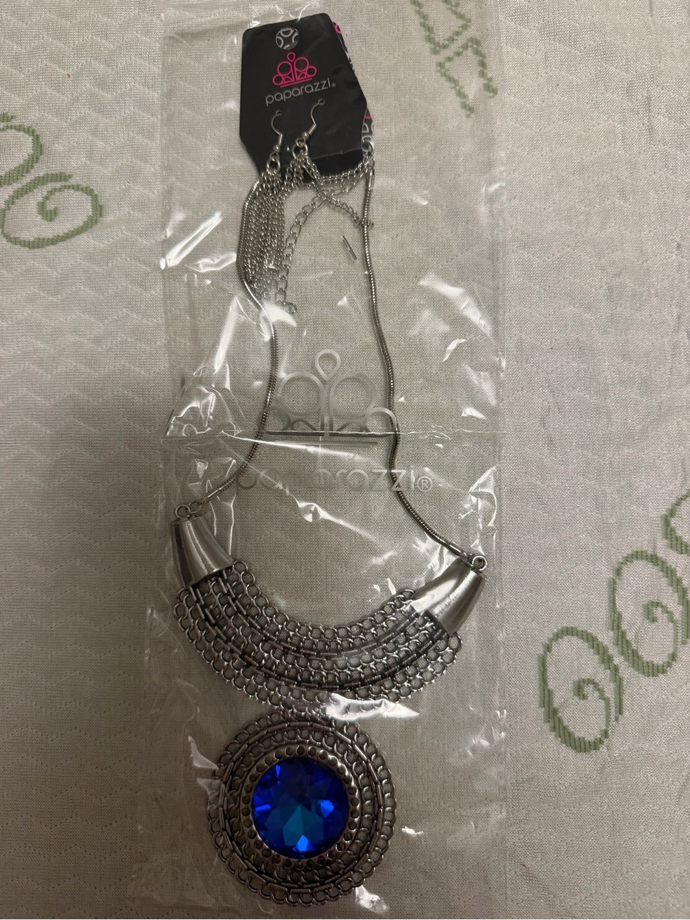 ‼️5 for $10‼️paparazzi Silver-Tone Necklace with Royal Blue Faceted Center